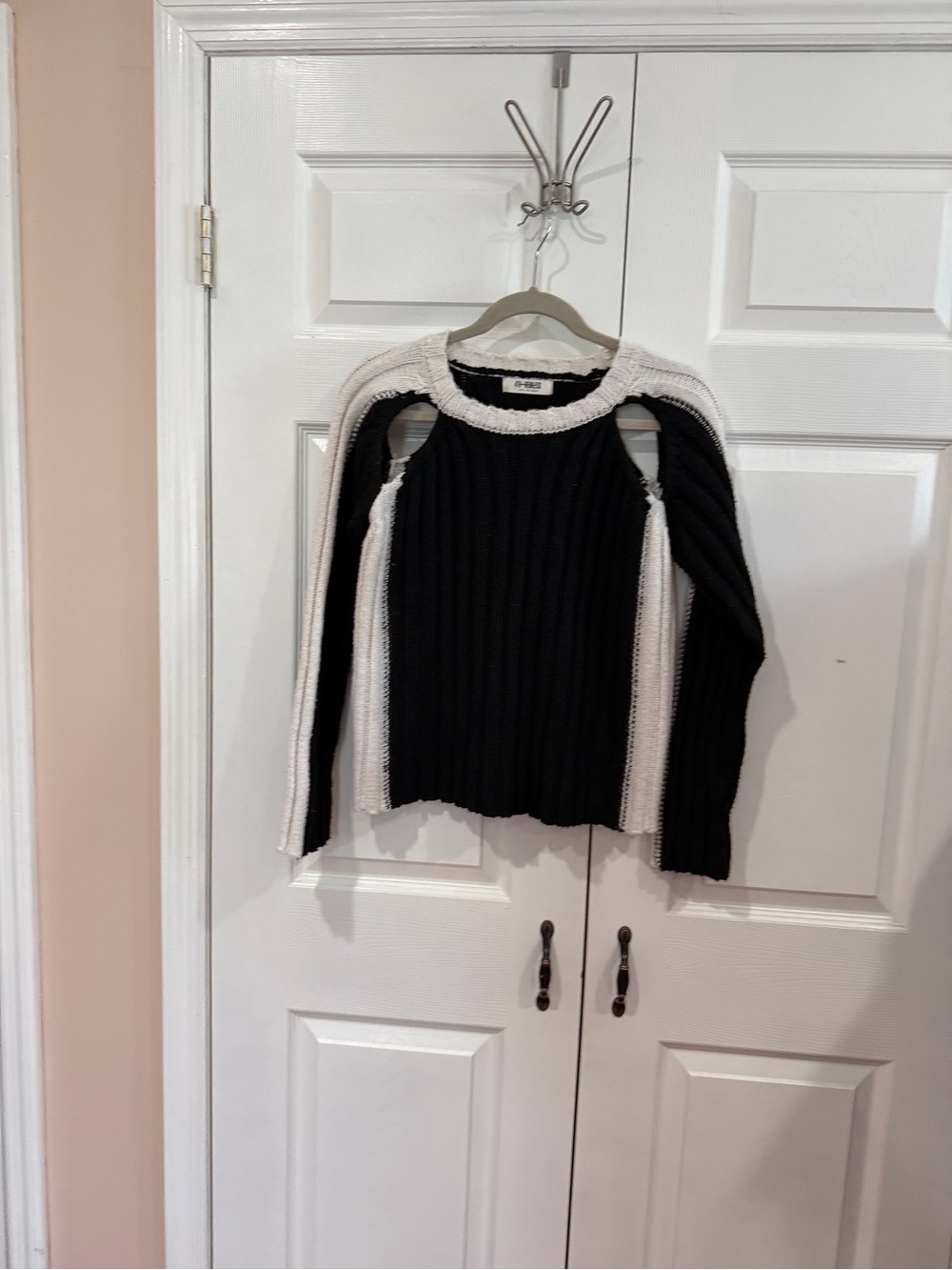 4th + reckless Cutout Ribbed Crewneck Sweater in Black & Cream - Picture 7 of 7